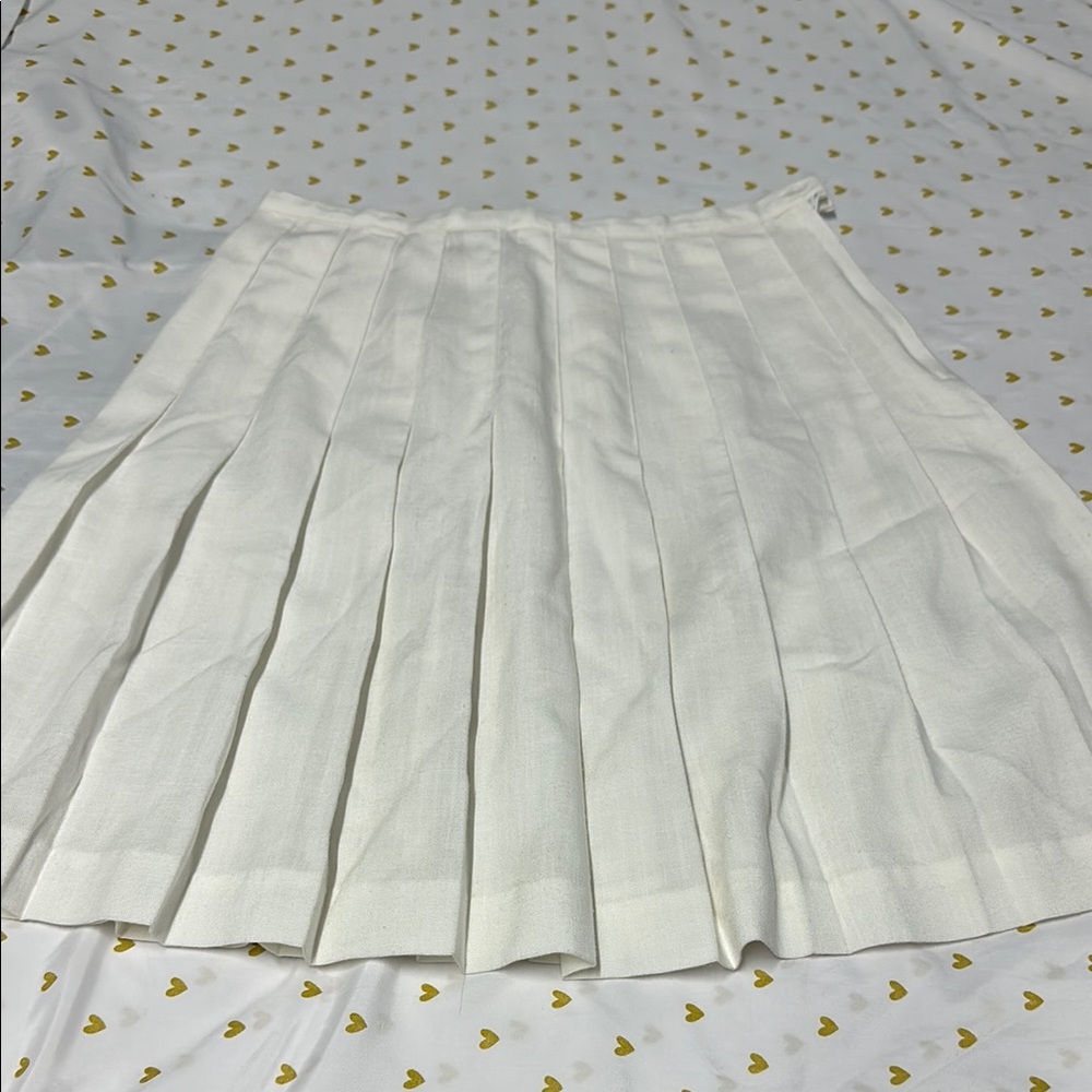 Elegant White Pleated Skirt